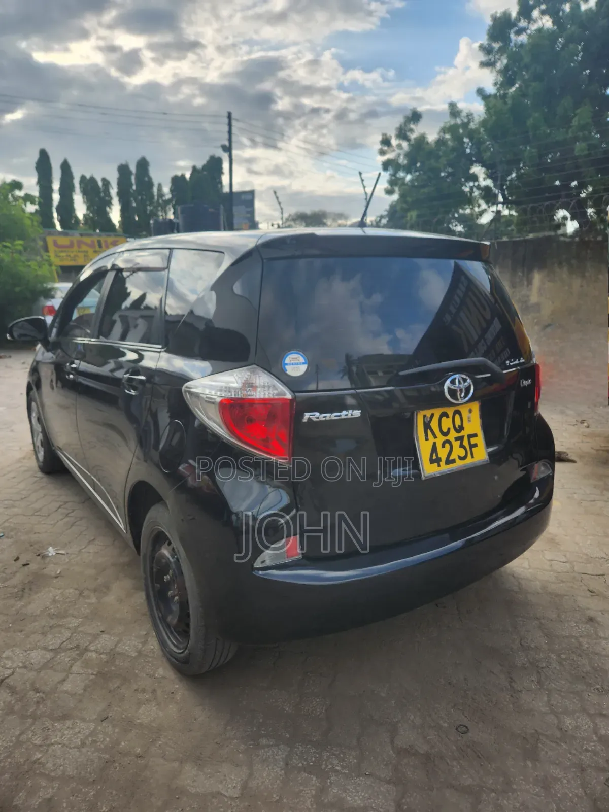 Toyota Ractis 2011 Black