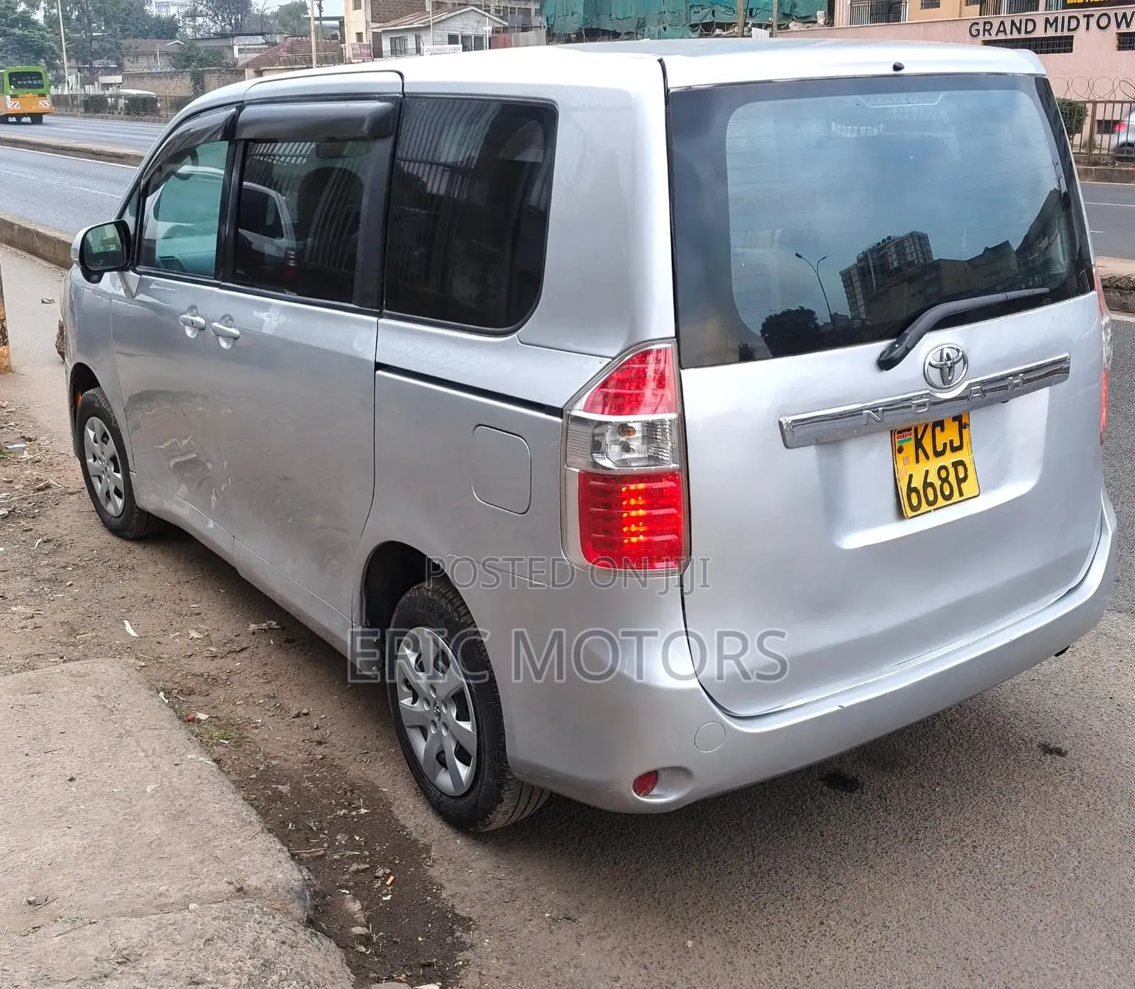 Toyota Noah 2009 Silver