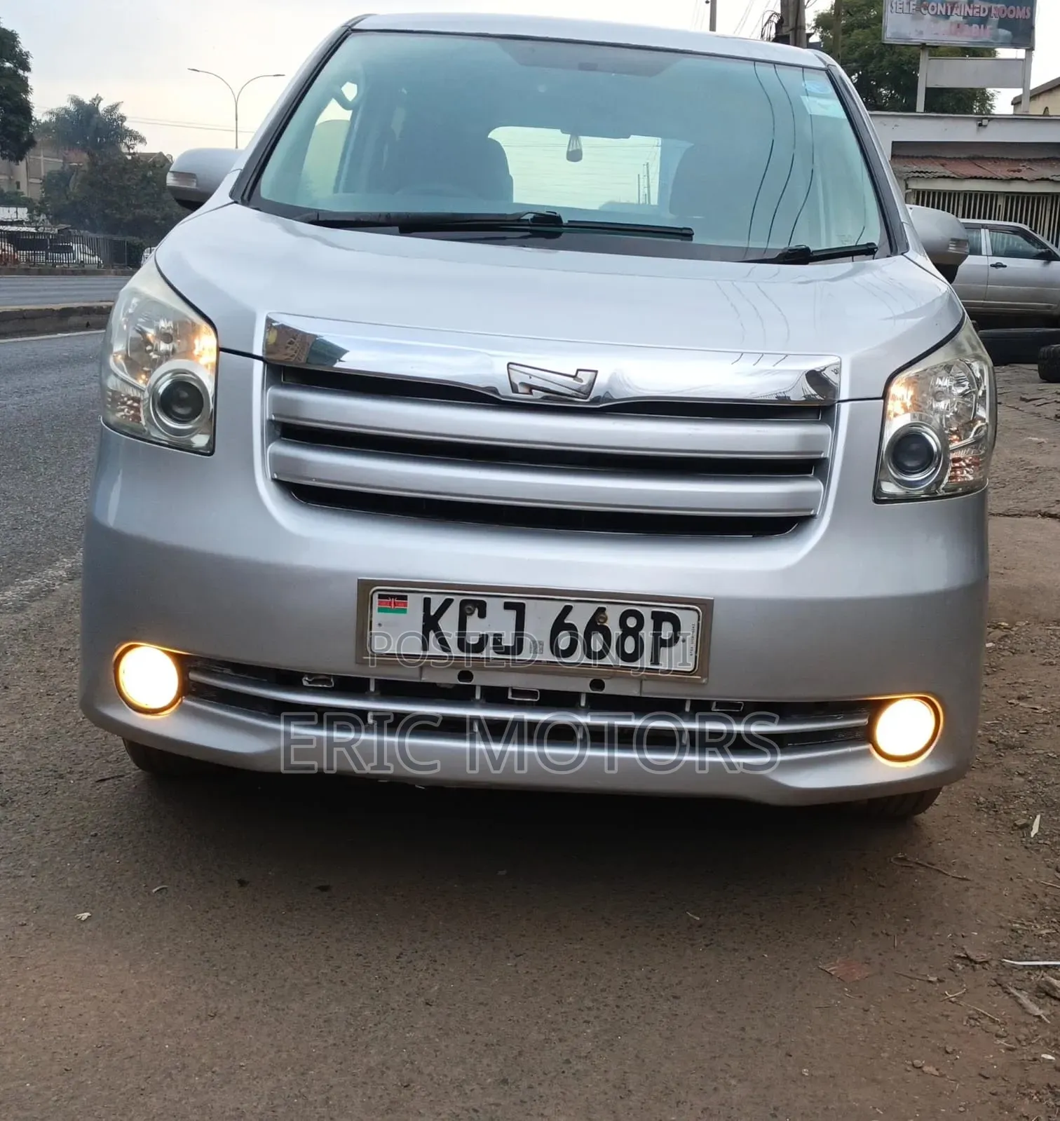 Toyota Noah 2009 Silver