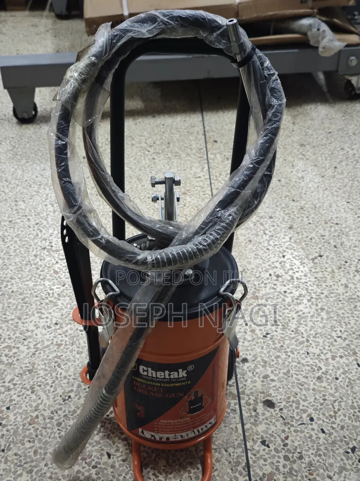 Chetak/Lever-Operated Grease Dispenser