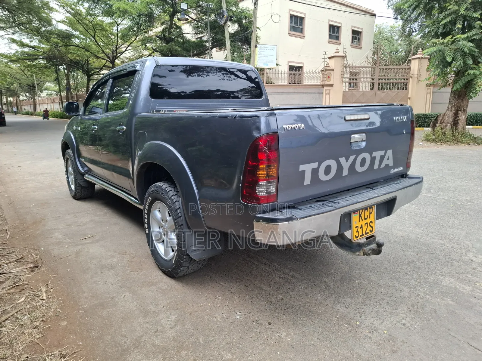 Toyota Hilux 2010 Gray