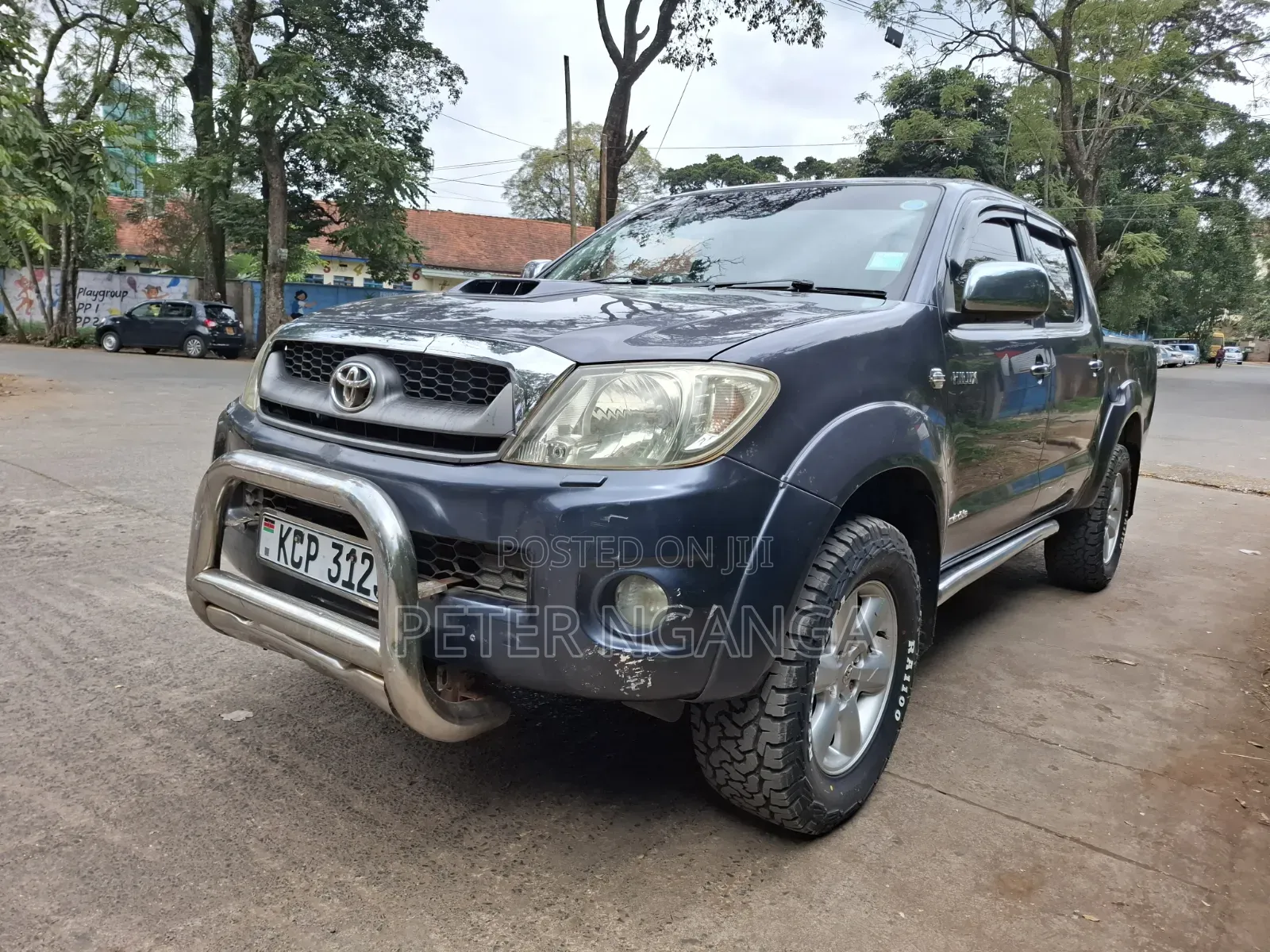 Toyota Hilux 2010 Gray