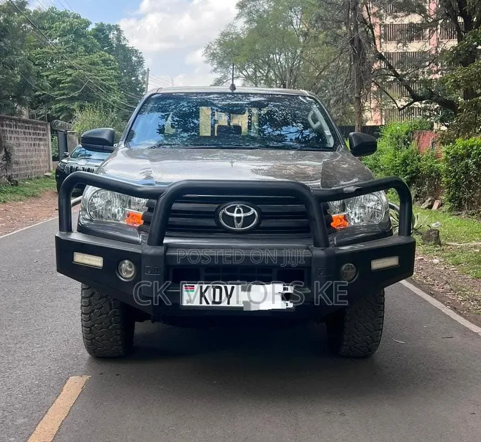 Toyota Hilux 2021 Gray