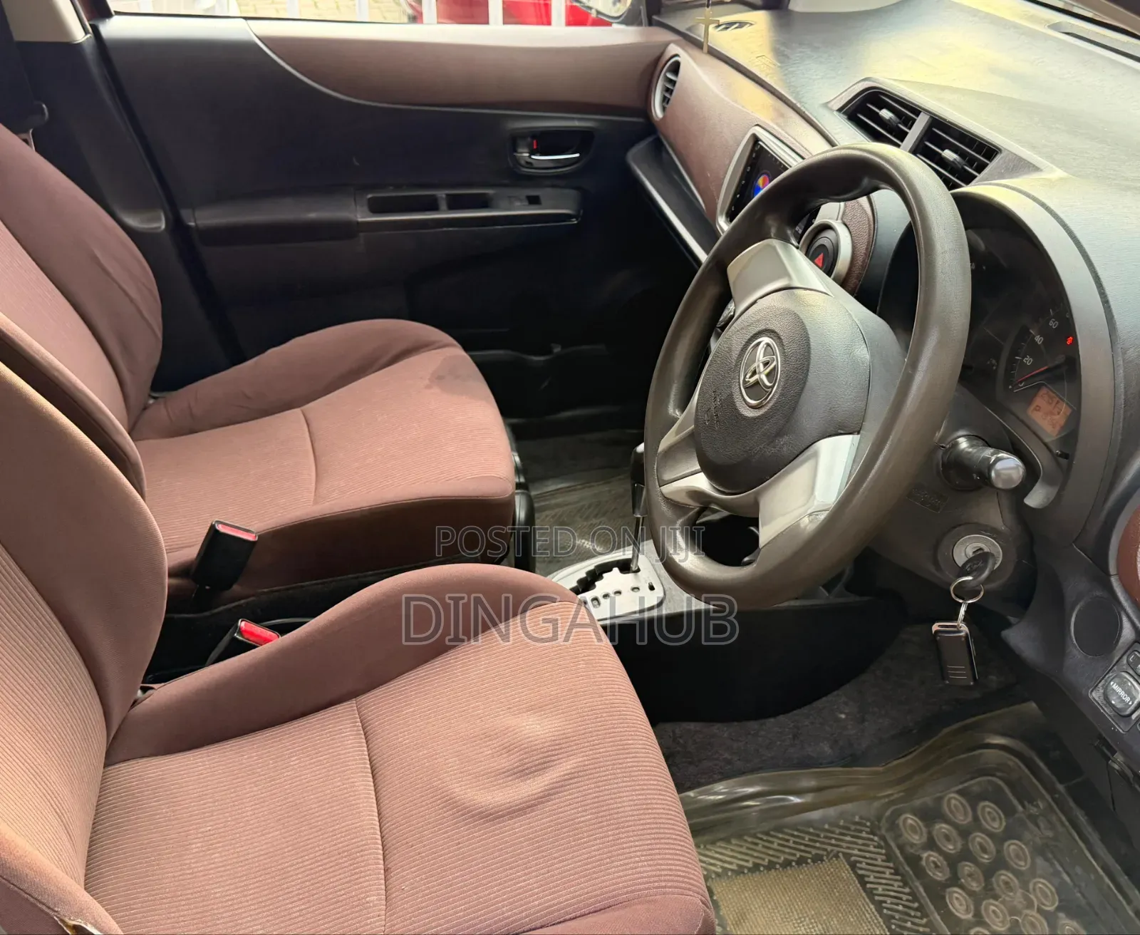 Toyota Vitz 1.3 FWD 5dr 2012 Brown