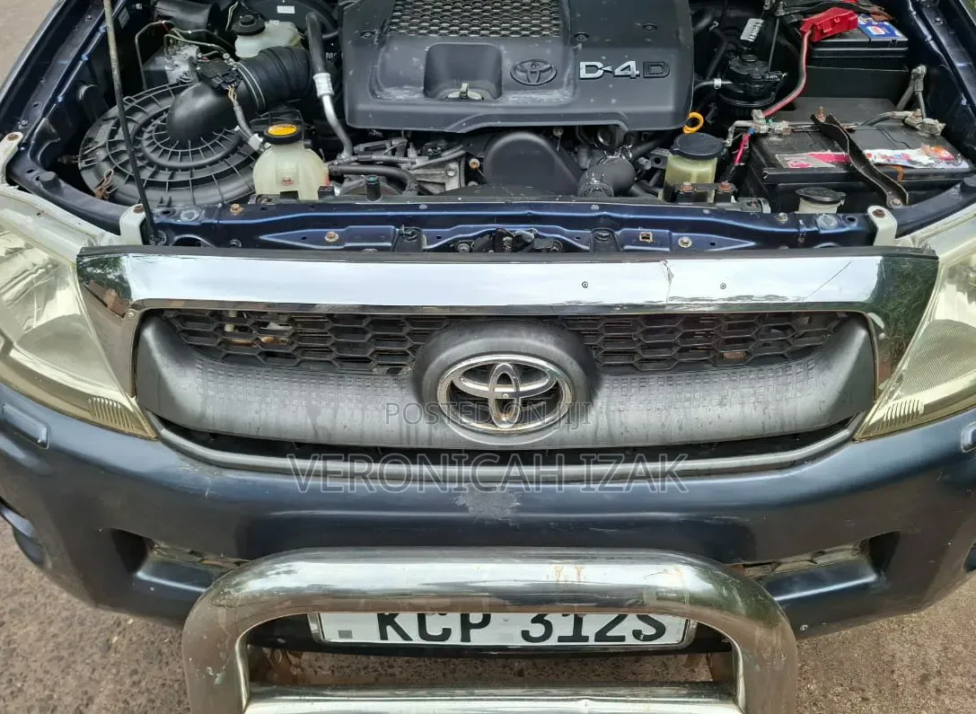 Toyota Hilux 2011 Blue