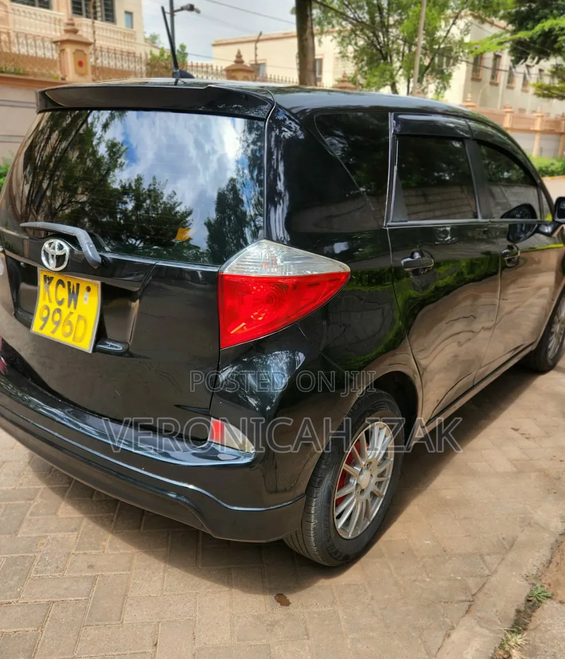 Toyota Ractis 2012 Black