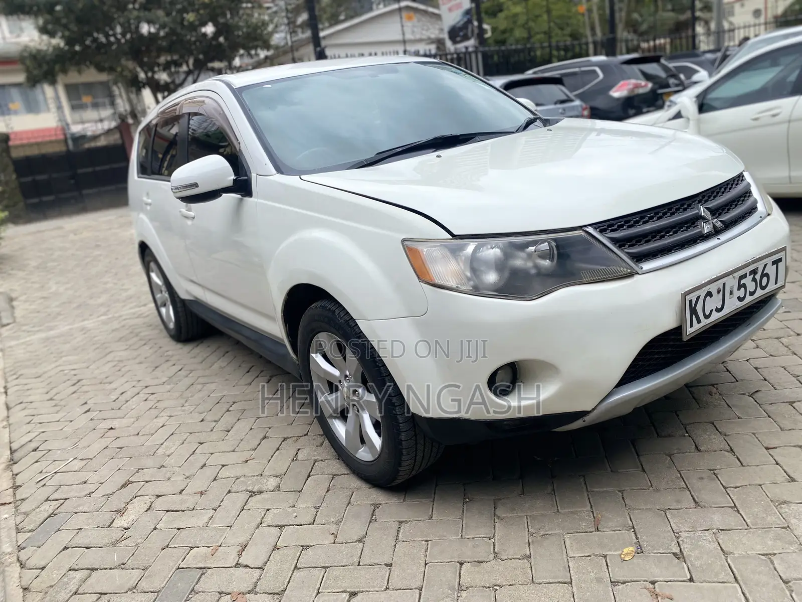 Mitsubishi Outlander 2010 White