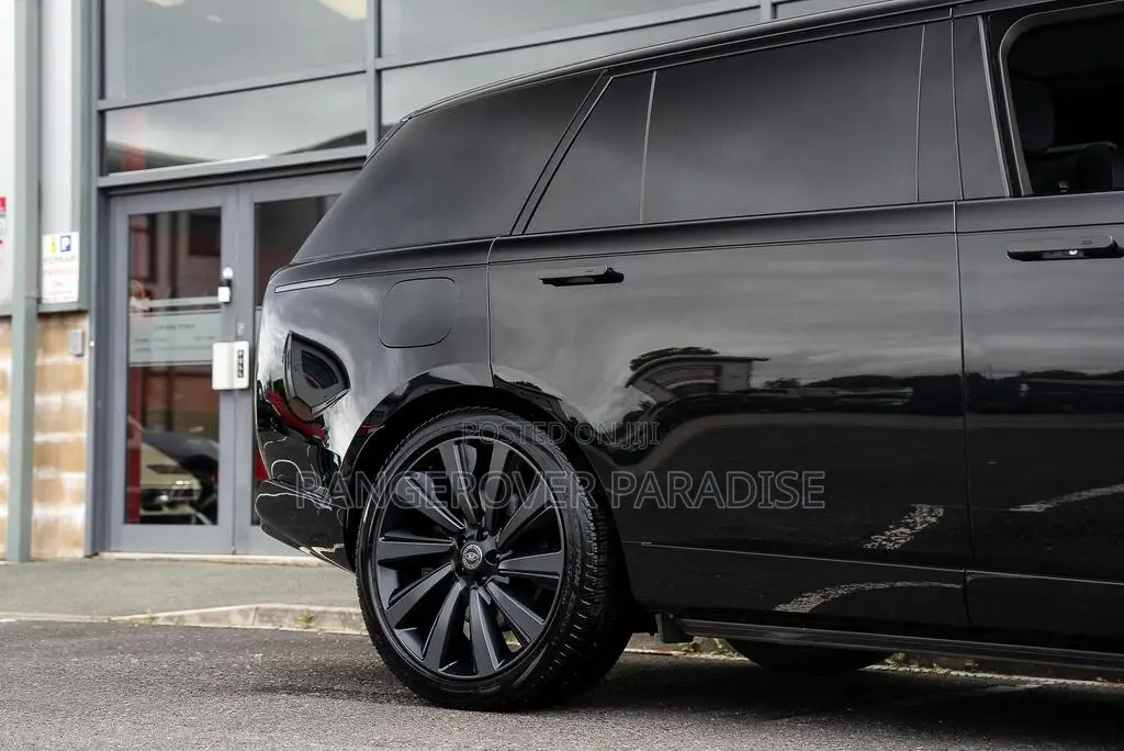 Land Rover Range Rover P400 SE LWB 7 Seat 2026 Black