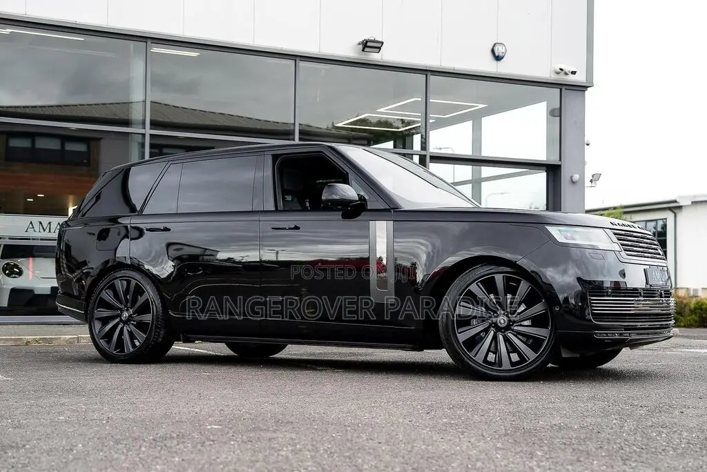 Land Rover Range Rover P400 SE LWB 7 Seat 2026 Black