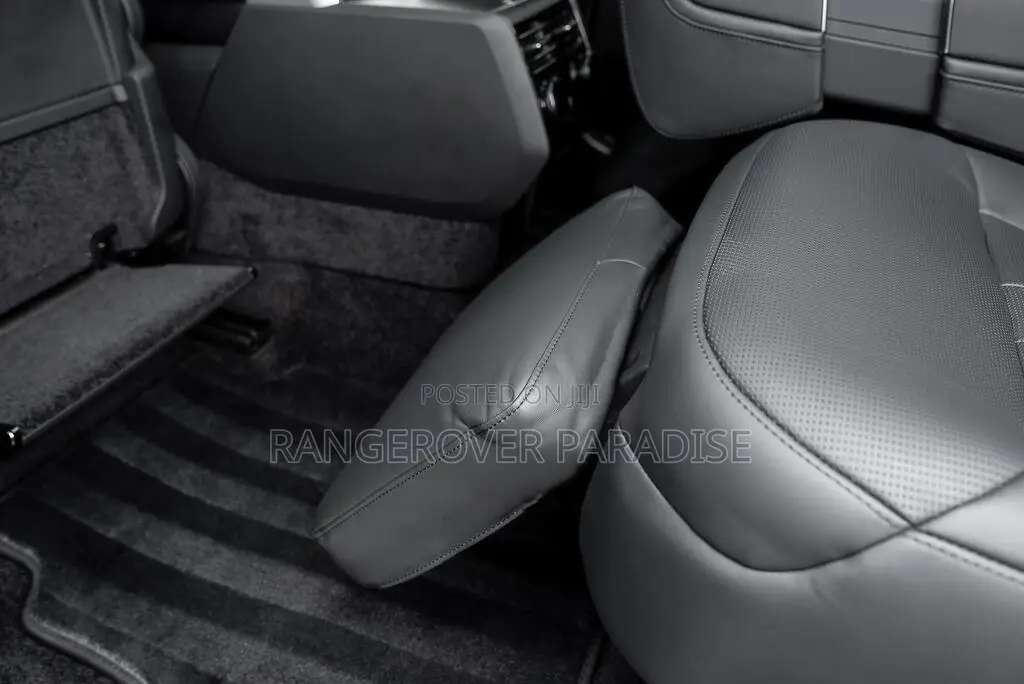 Land Rover Range Rover P400 SE LWB 7 Seat 2026 Black