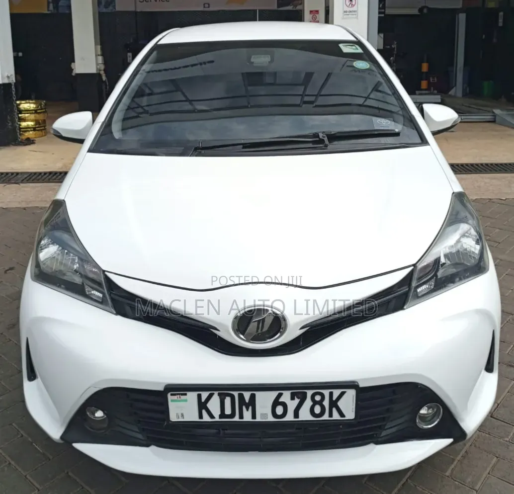 Toyota Vitz 2016 White