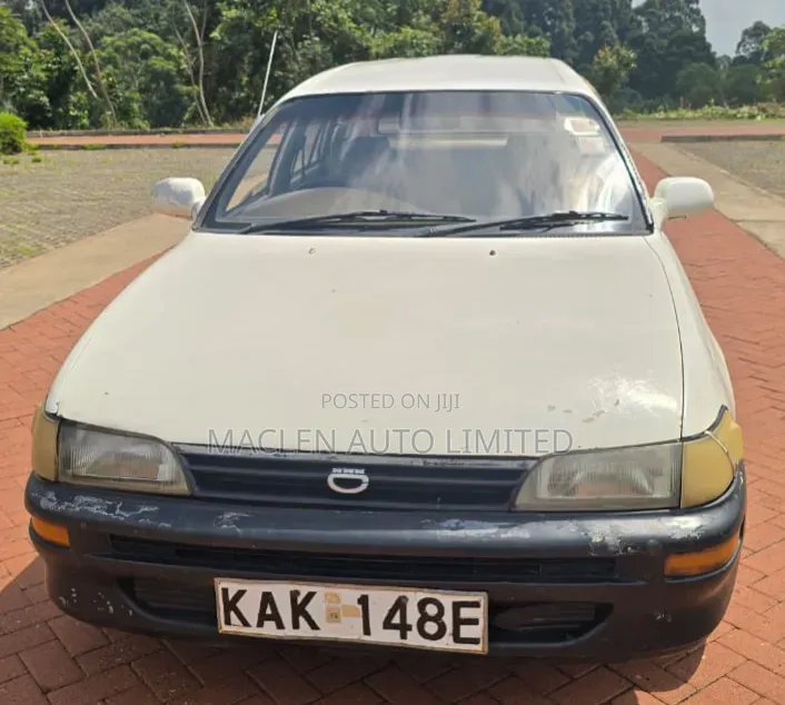 Toyota Corolla 2000 White