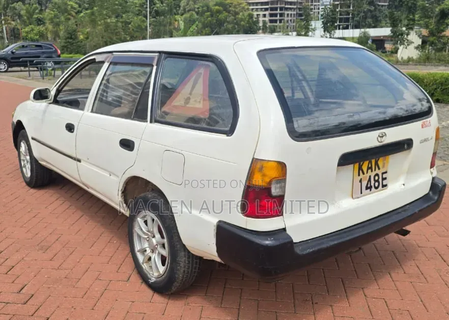 Toyota Corolla 2000 White
