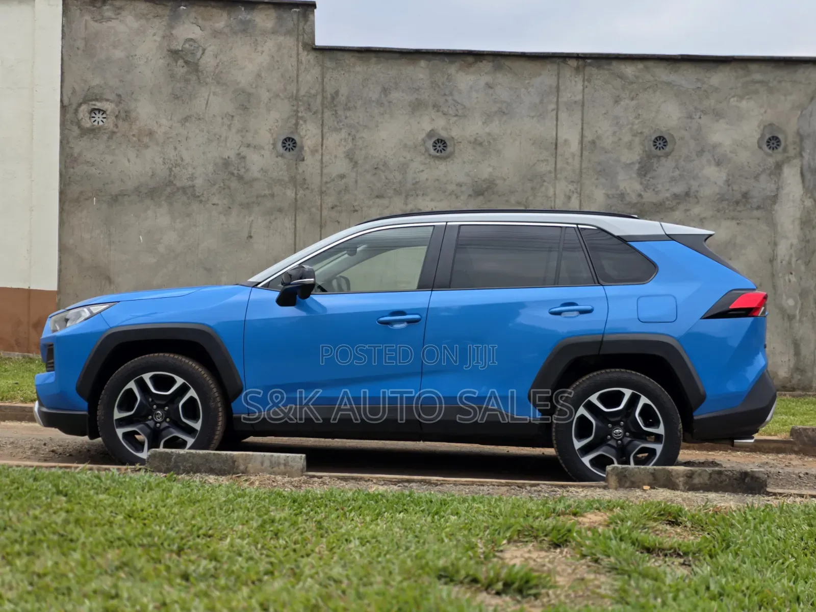 Toyota RAV4 2019 Blue