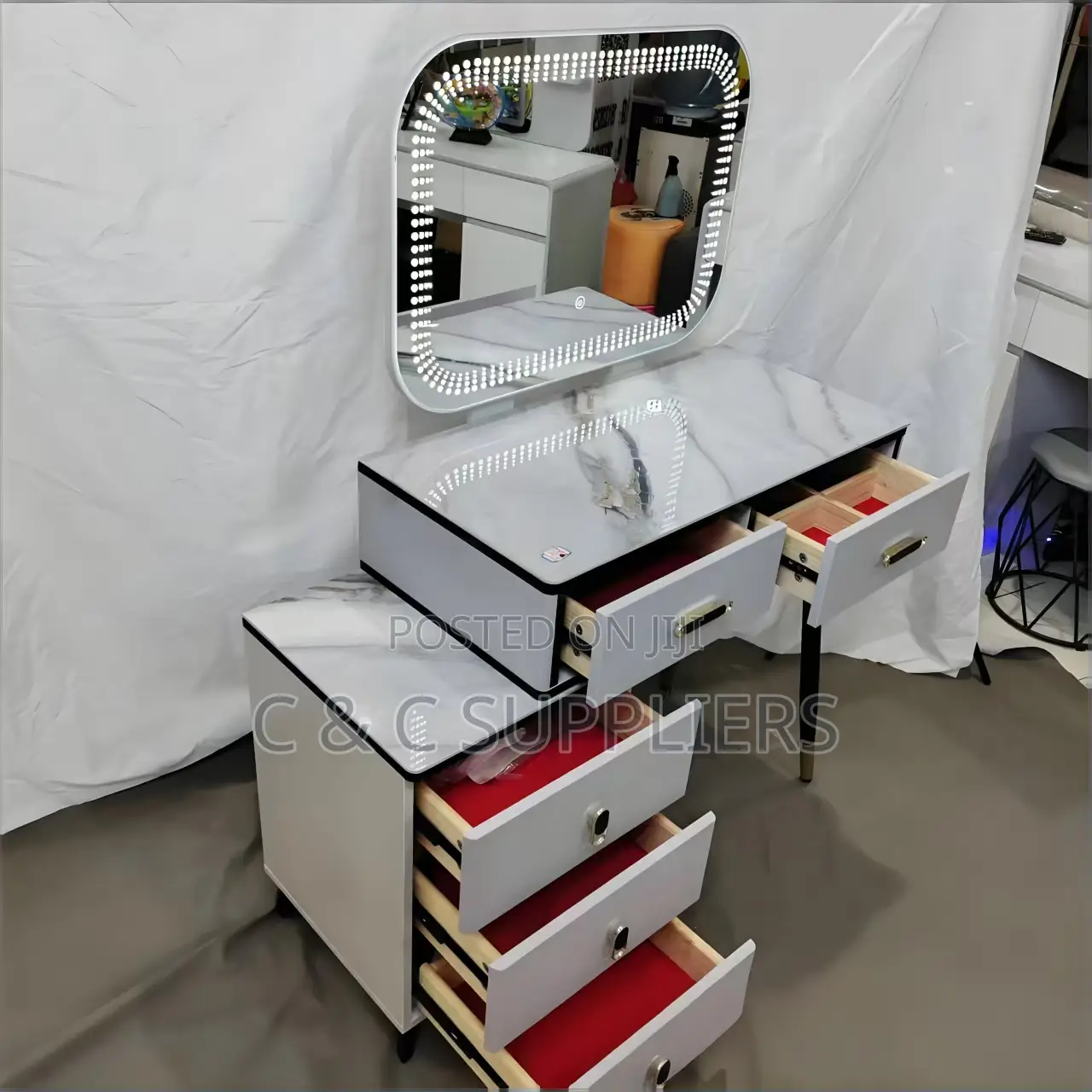 Vanity Make Up Table With Light