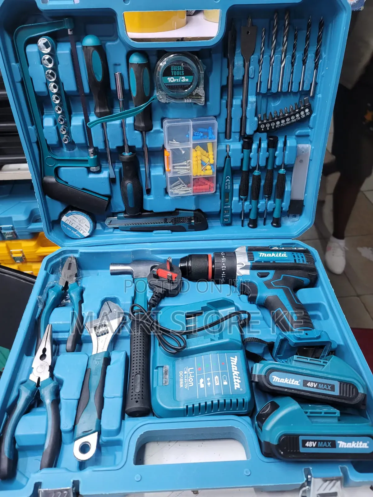 Makita Cordless Drill Set With Two Batteries 48v and Charger