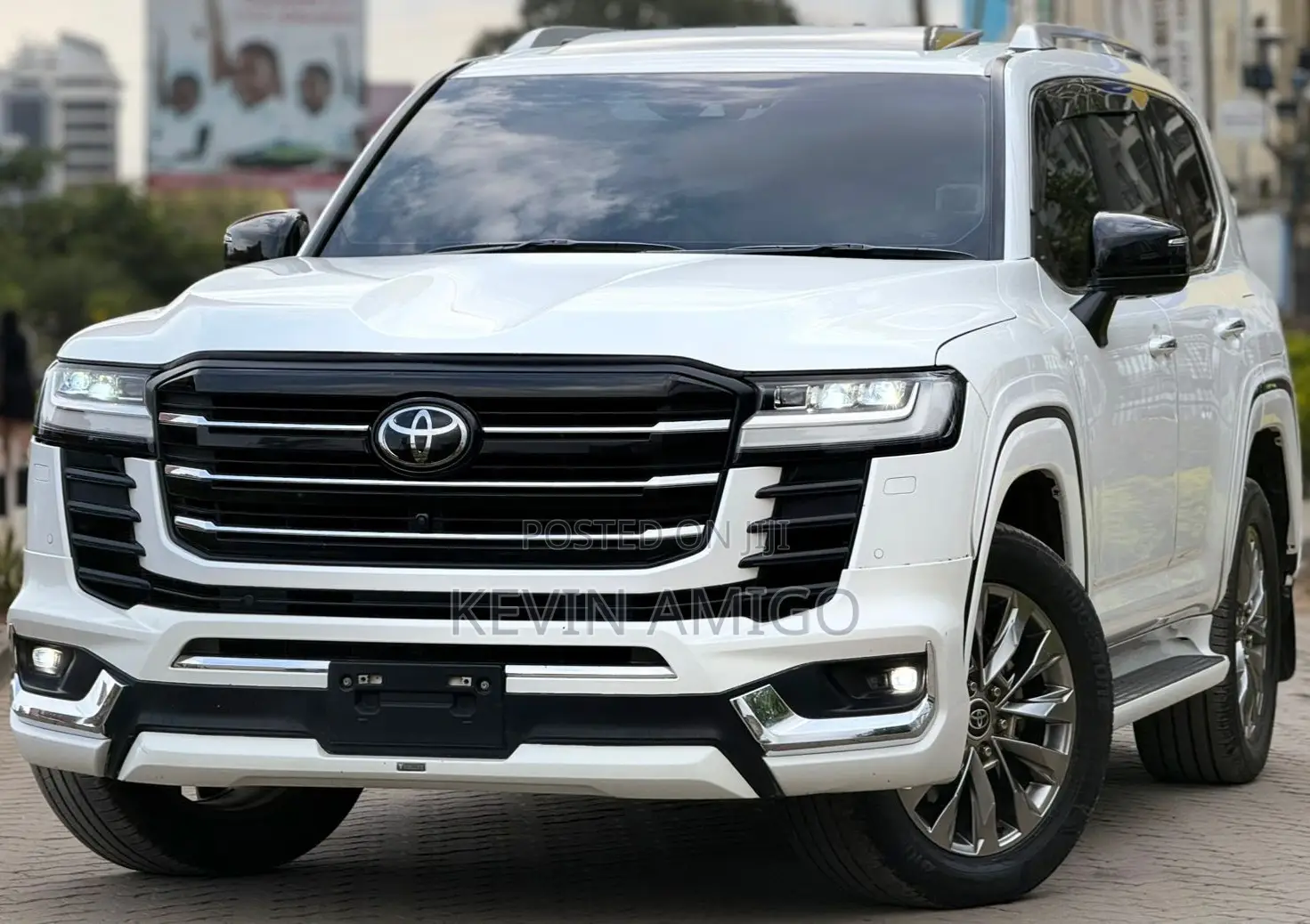Toyota Land Cruiser LC300 2022 White