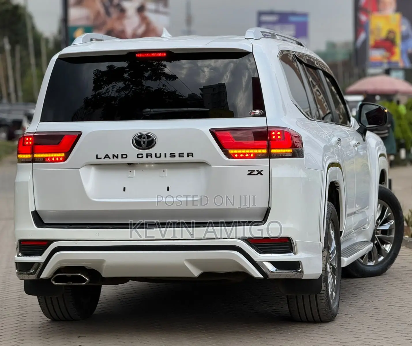 Toyota Land Cruiser LC300 2022 White