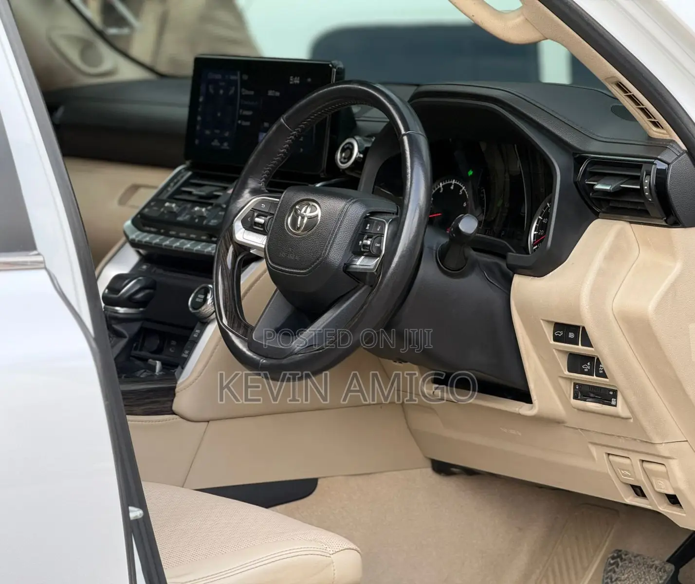 Toyota Land Cruiser LC300 2022 White