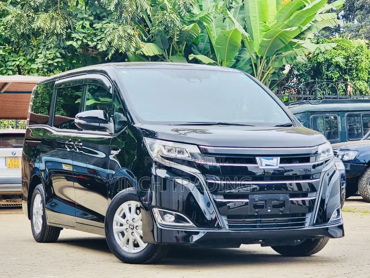 Toyota Noah 1.8 FWD Hybrid (7 seater) 2019 Black