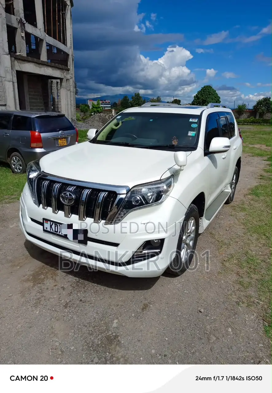 Toyota Land Cruiser 2016 White