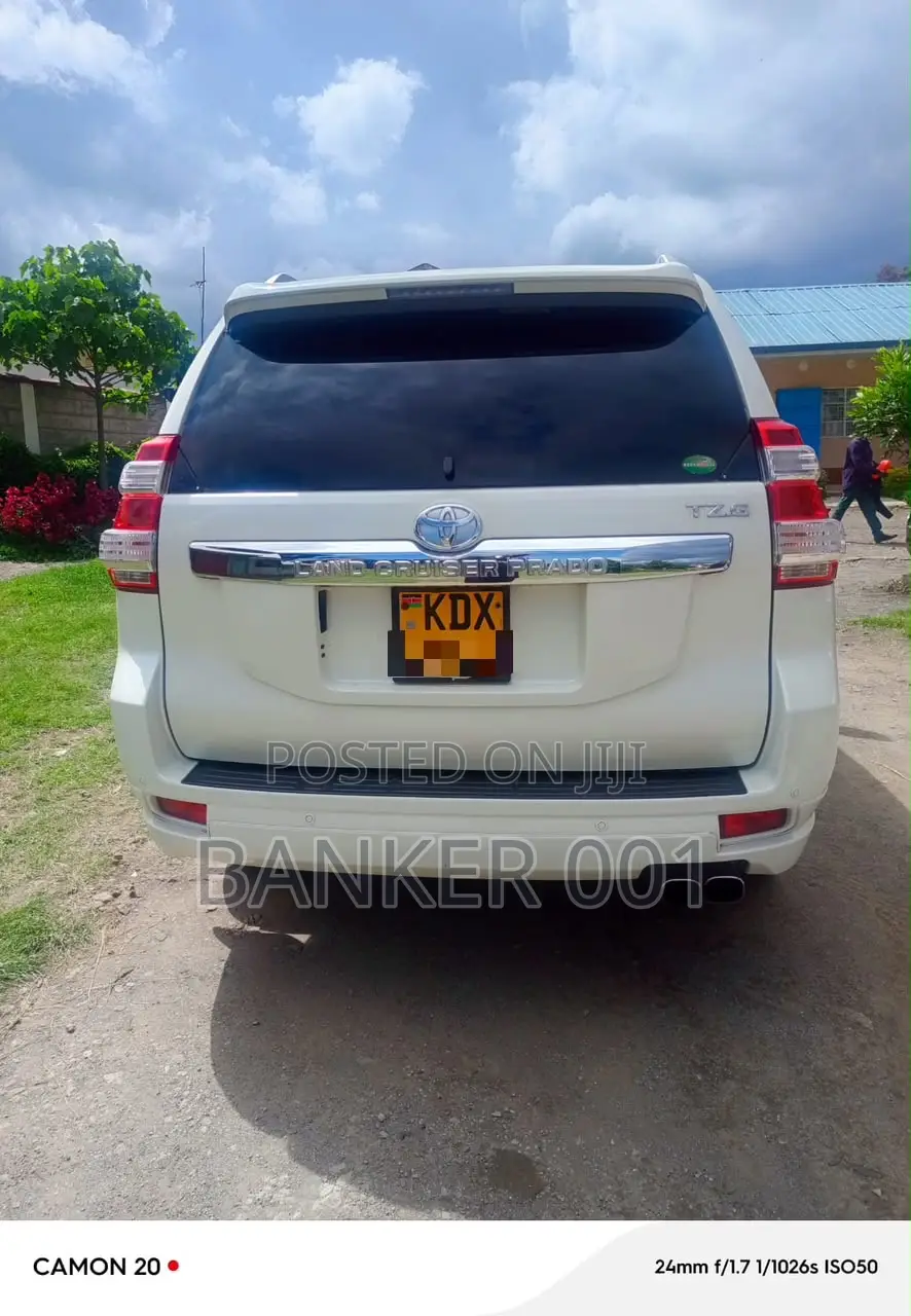 Toyota Land Cruiser 2016 White
