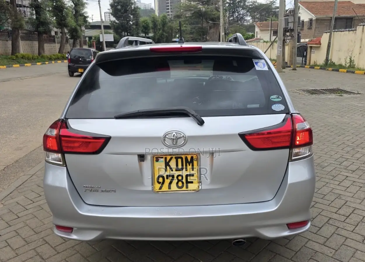 Toyota Corolla Fielder 2016 Silver