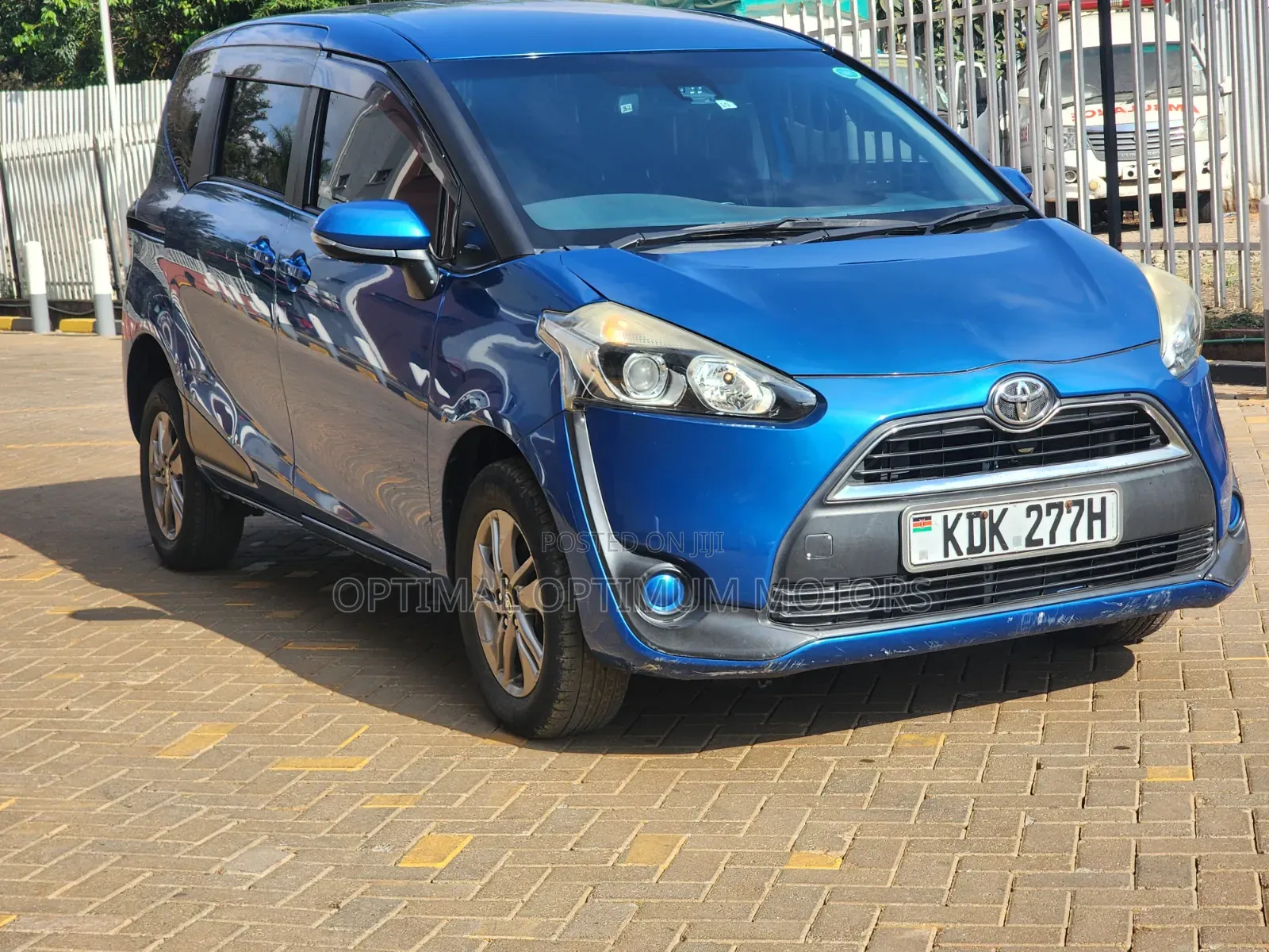 Toyota Sienta 2015 Blue