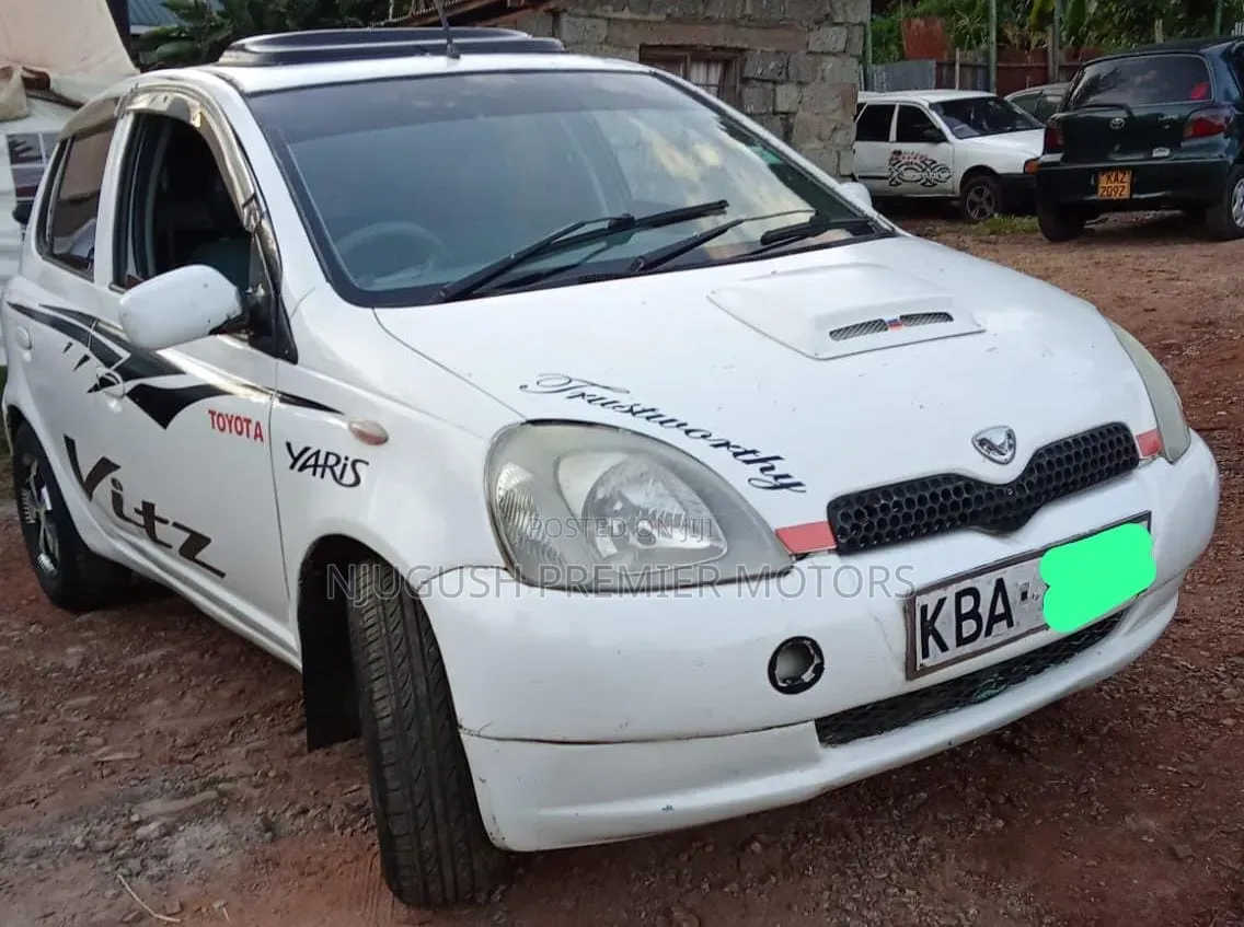 Toyota Vitz 2000 White