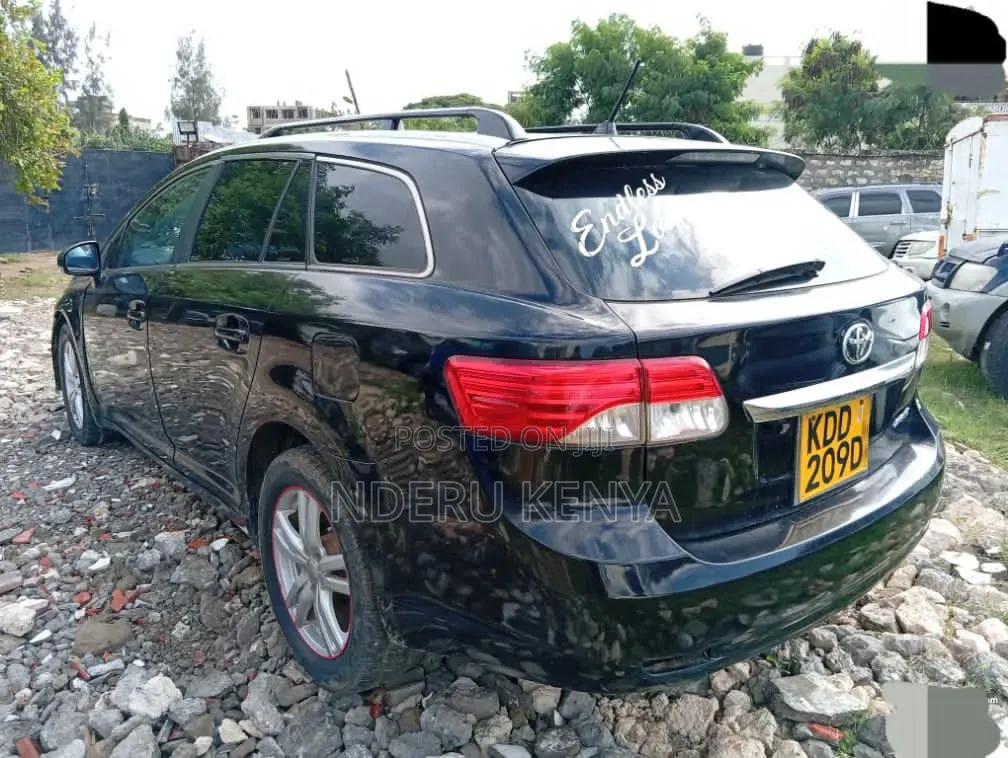 Toyota Avensis 2014 Black