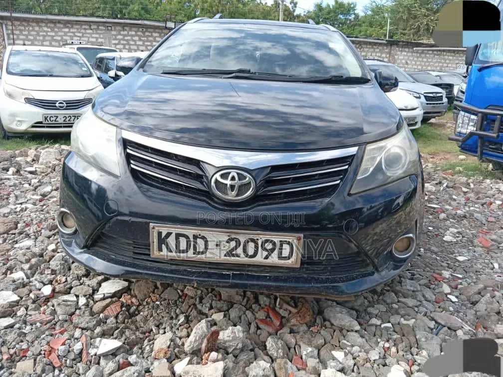 Toyota Avensis 2014 Black