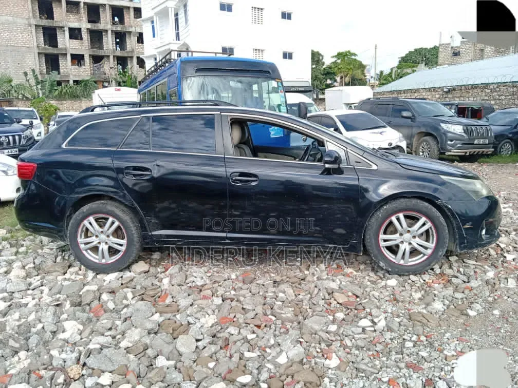 Toyota Avensis 2014 Black