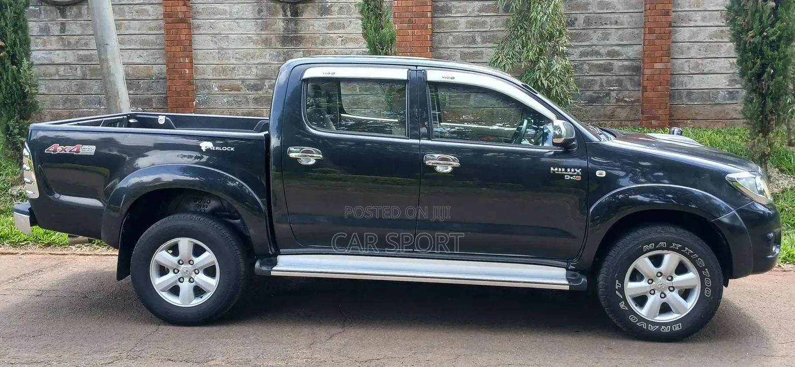 Toyota Hilux 2011 Black