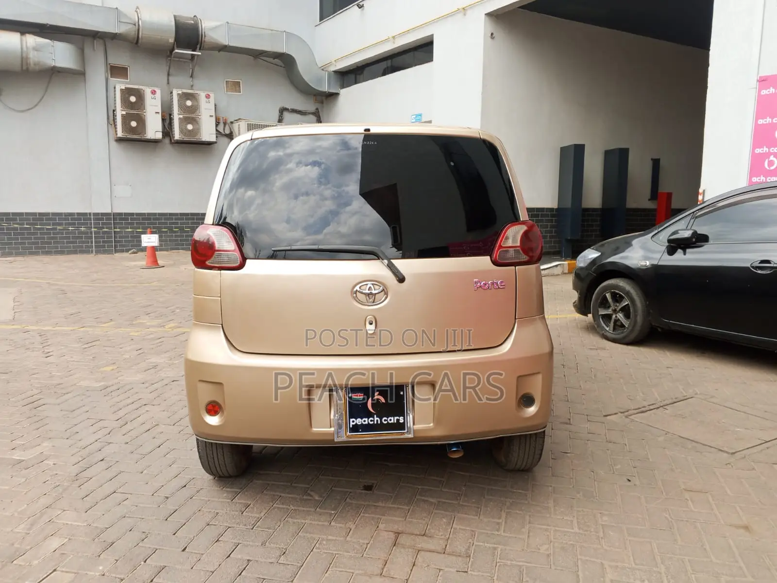 Toyota Porte 2010 Gold