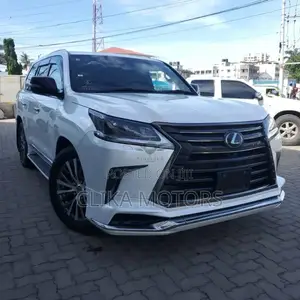 Lexus LX 570 AWD 2019 White