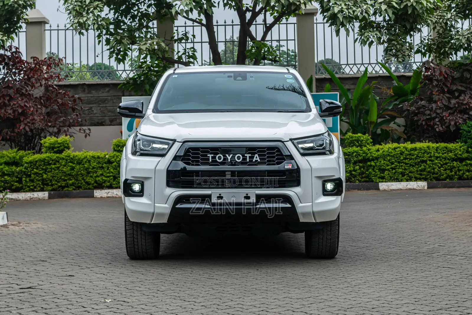 Toyota Hilux 2022 White