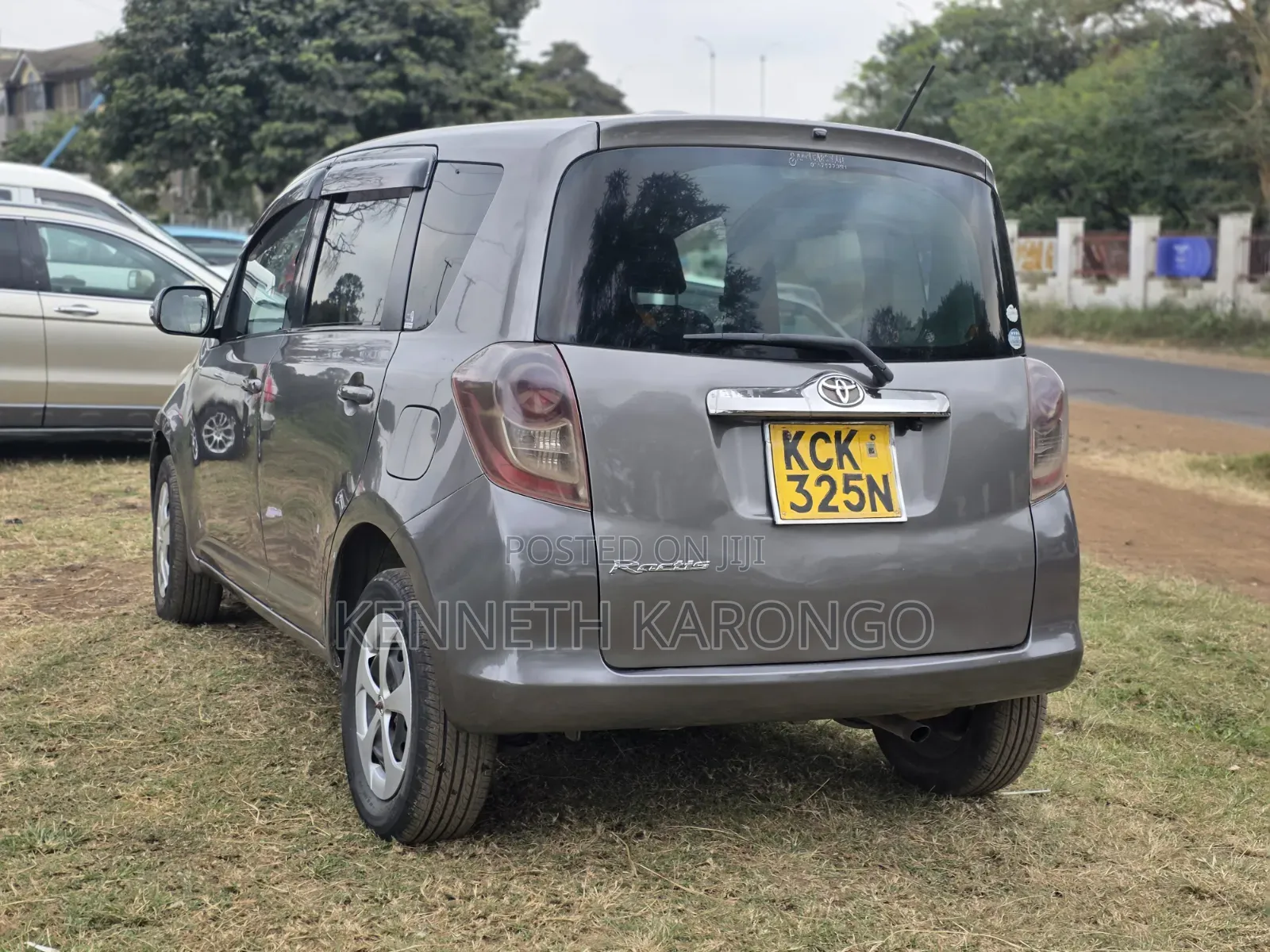 Toyota Ractis 2010 Gray