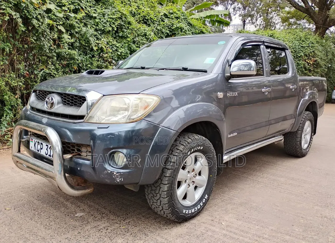 Toyota Hilux 2011 Gray