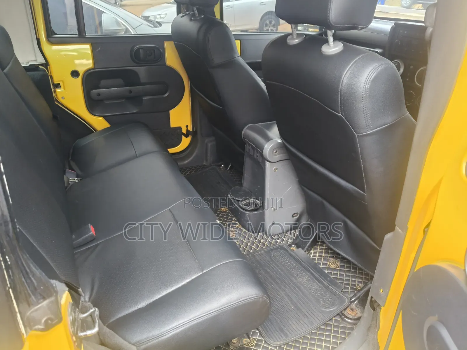 Jeep Wrangler Rubicon 2010 Yellow
