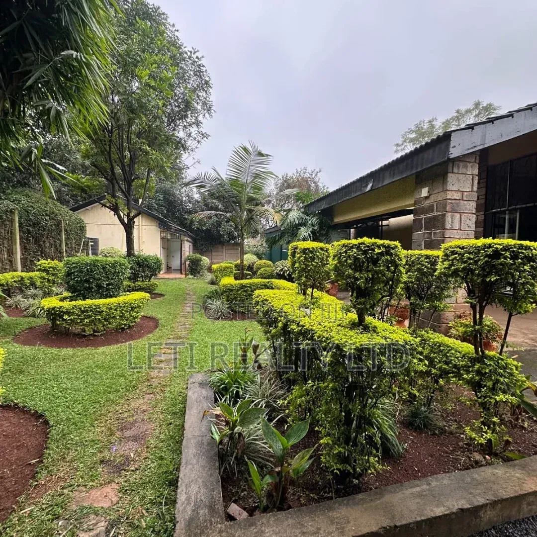 12bdrm House in Muthangari for rent