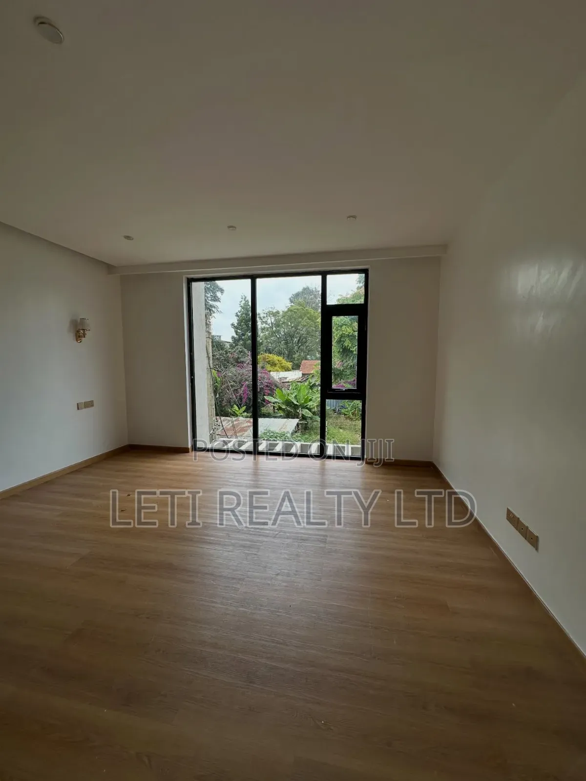 5bdrm Townhouse / Terrace in Muthangari for rent