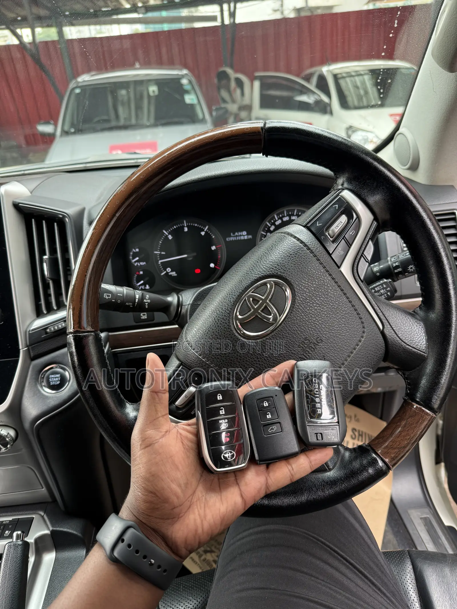 Toyota Land Cruiser 200 Series Sahara Keys Done