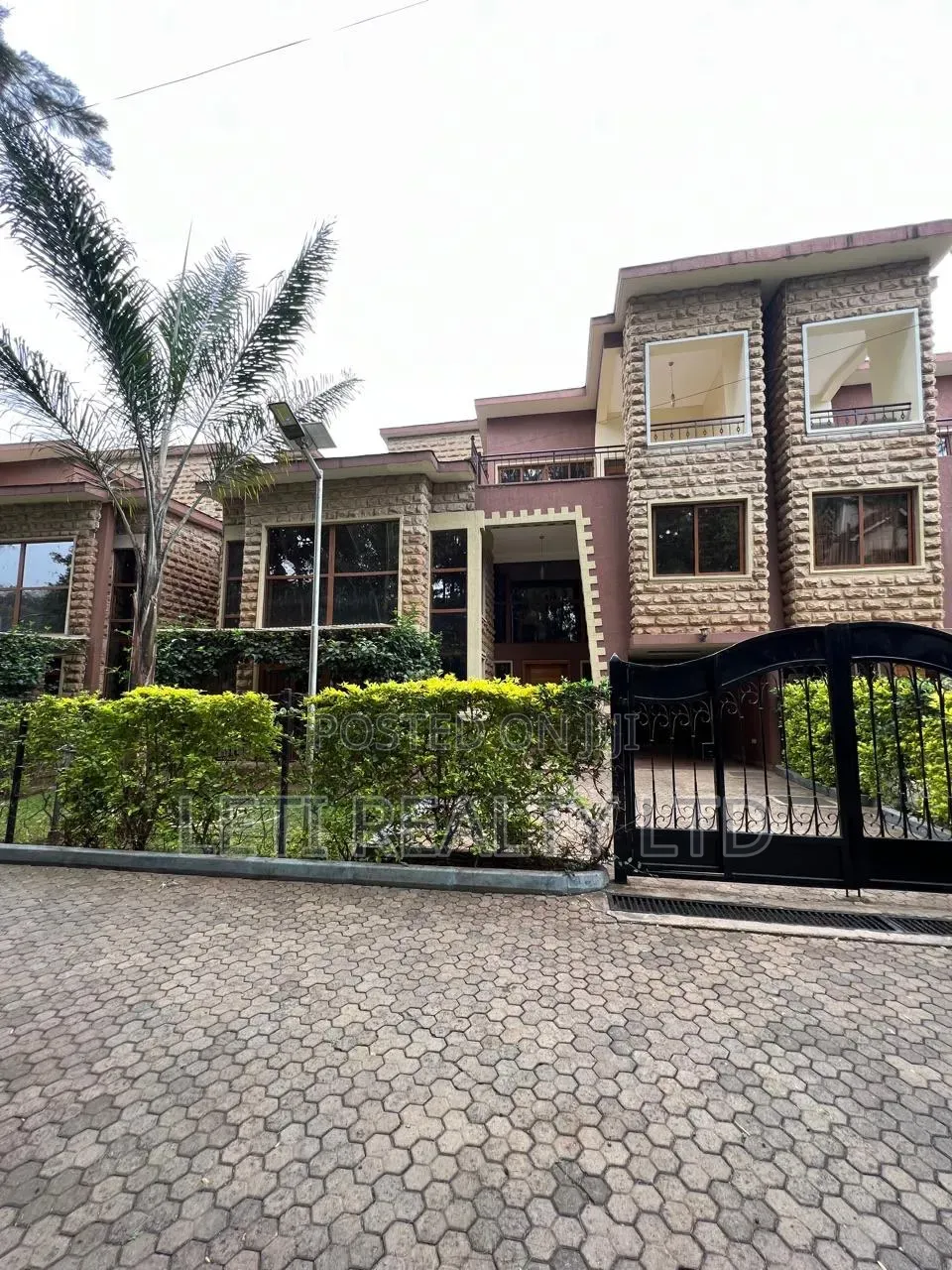 5bdrm Townhouse / Terrace in Muthangari for rent