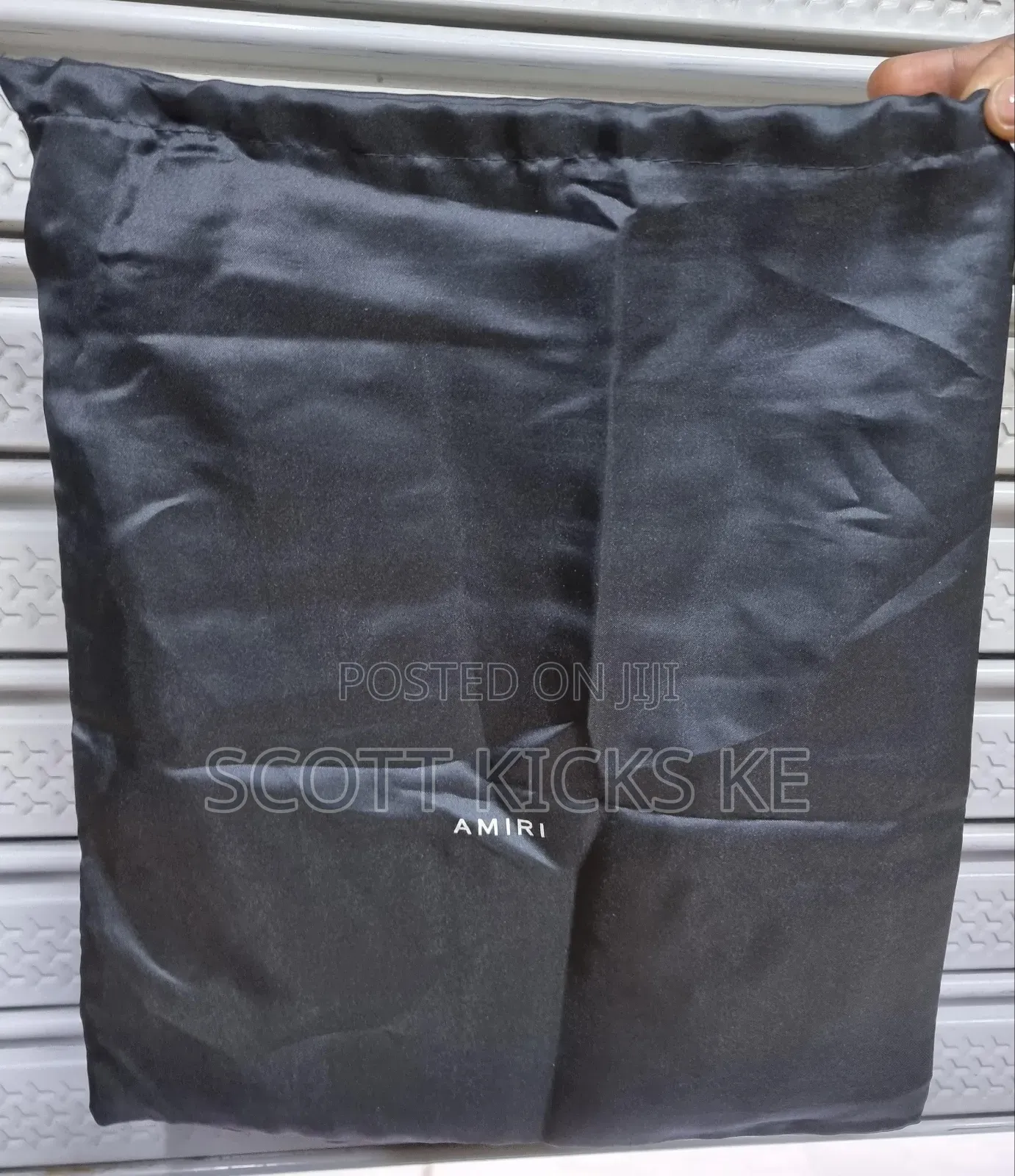 Numeriś Atelier Acrylic Black