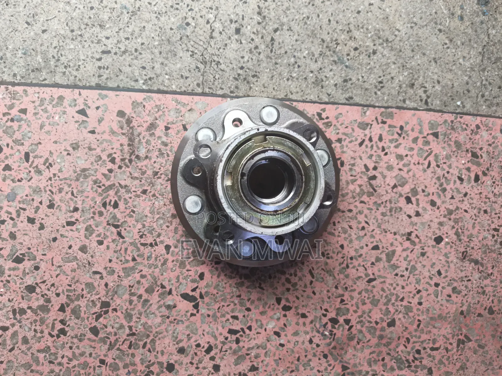 Toyota Hiace 7l Front Hub Available