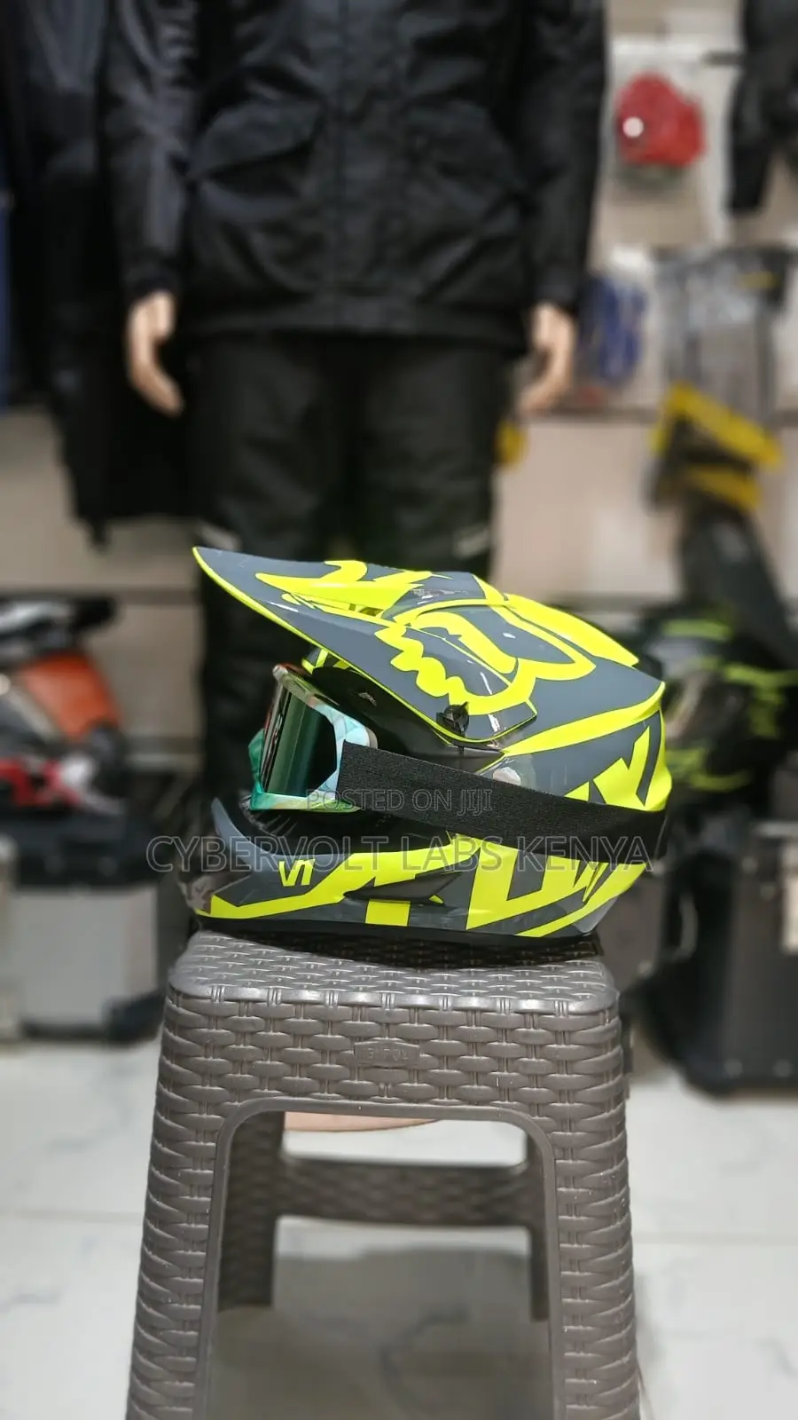 Fox V1 Motocross Helmets With Premium Riding Goggles