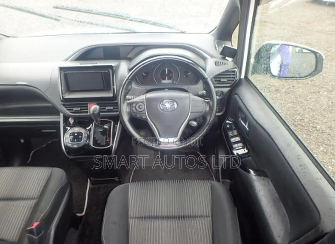 Toyota Voxy 2019 Pearl
