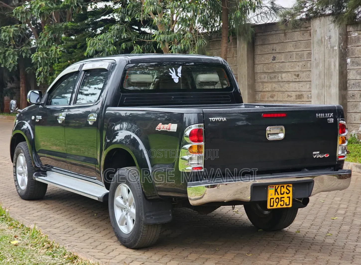 Toyota Hilux 2011 Black