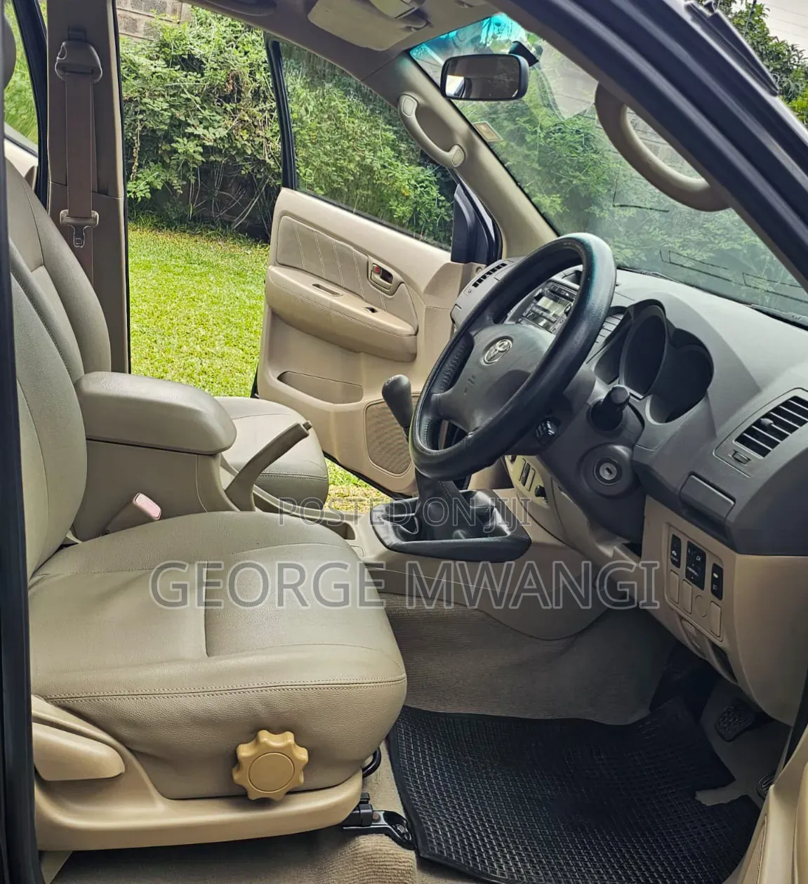 Toyota Hilux 2011 Black