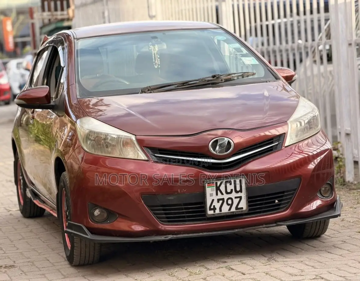 Toyota Vitz 1.3 FWD 5dr 2012 Maroon
